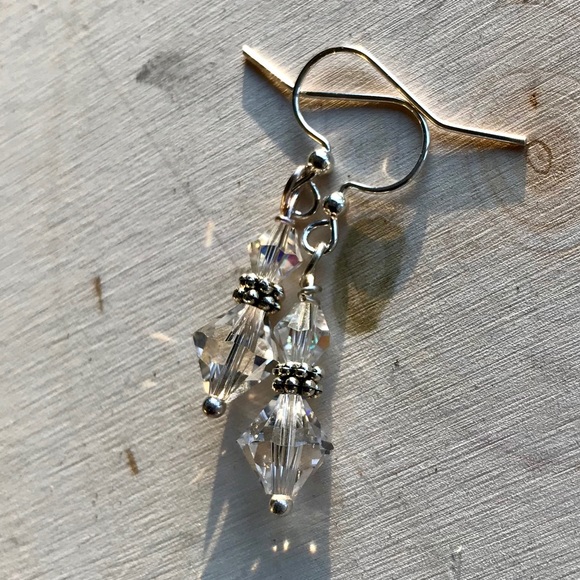 🎉3x$15🎉Crystal clear Swarovski earrings - Picture 2 of 2